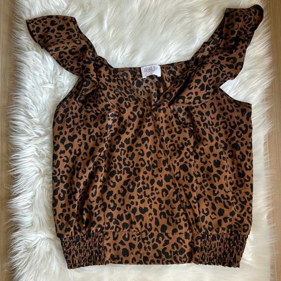 NEW Animal Print Ruffle Short Sleeve Top Size Large - Picture 1 of 8